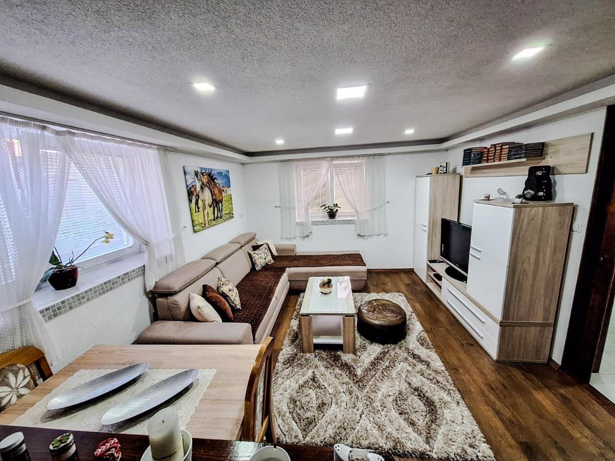 Apartman Magic Sauna,Jakuzzi,Kino Лівно Екстер'єр фото